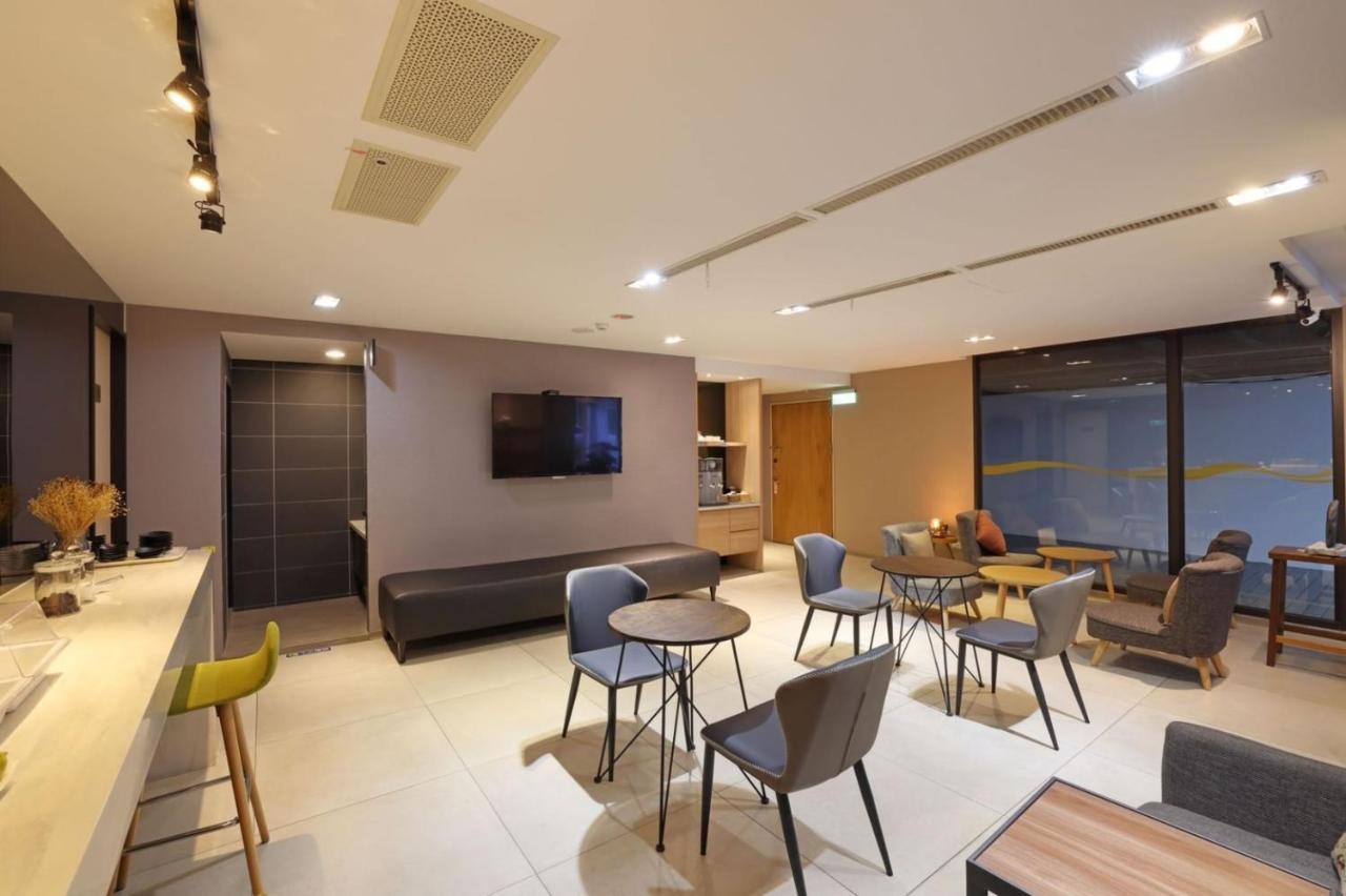 Tc Hotel - Hualien Zhongxiao Exteriör bild