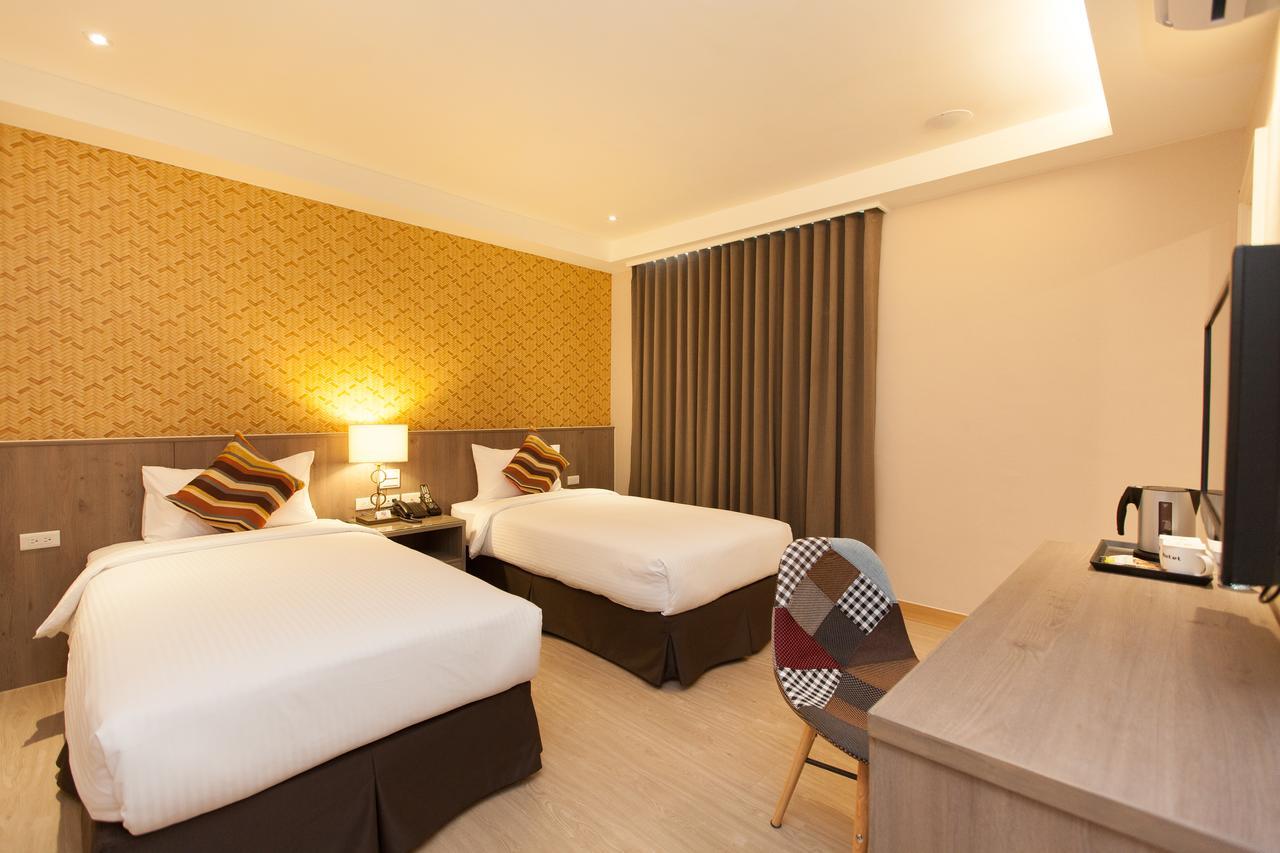 Tc Hotel - Hualien Zhongxiao Exteriör bild